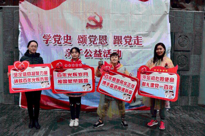和老公吵起来了我准备走,他拽着我的手腕不让走,我使劲掐他他也不松手是为什么?他不疼?-民间传媒网